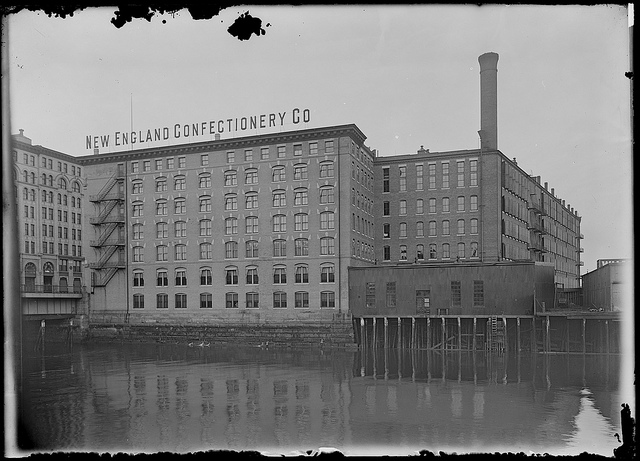 5078819623_b4d3cf478d_z